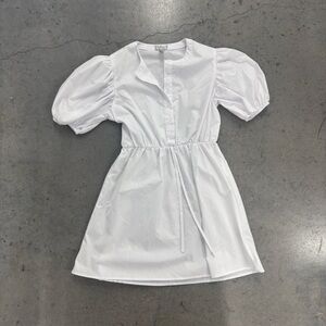 JUSTIFY | White dress with puffy sleeves